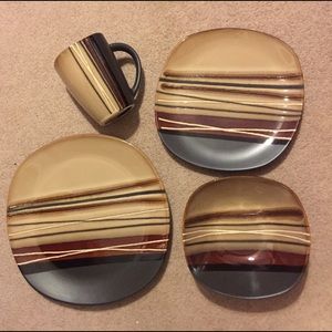 Better Homes & Gardens Dish Set